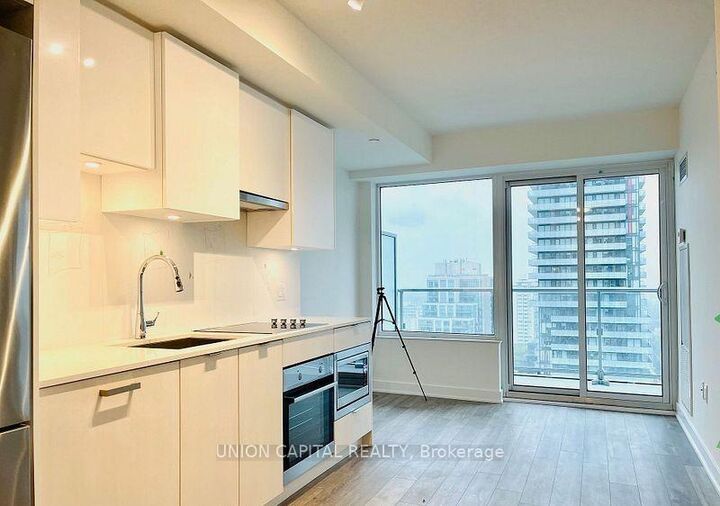 Property Photo:  195 Redpath Avenue 2209  ON M4P 0E4 