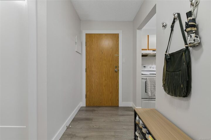 Property Photo:  1655 Begbie St #408  BC V8R 1L4 
