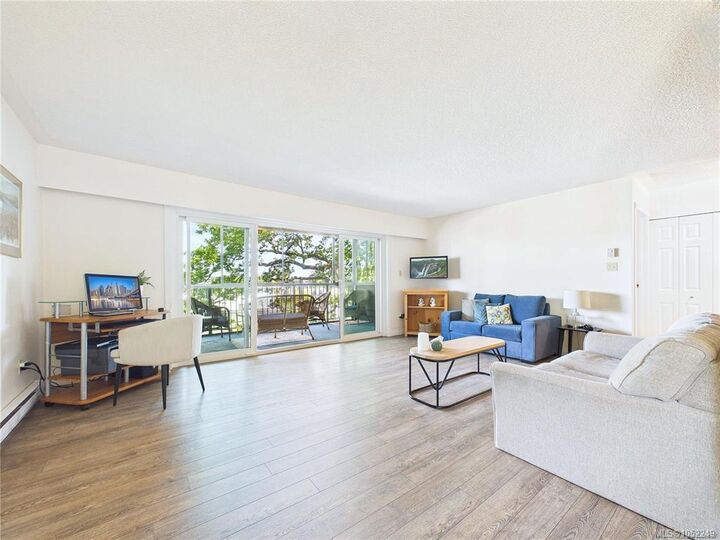 Property Photo:  1665 Oak Bay Ave #401  BC V8R 1B5 
