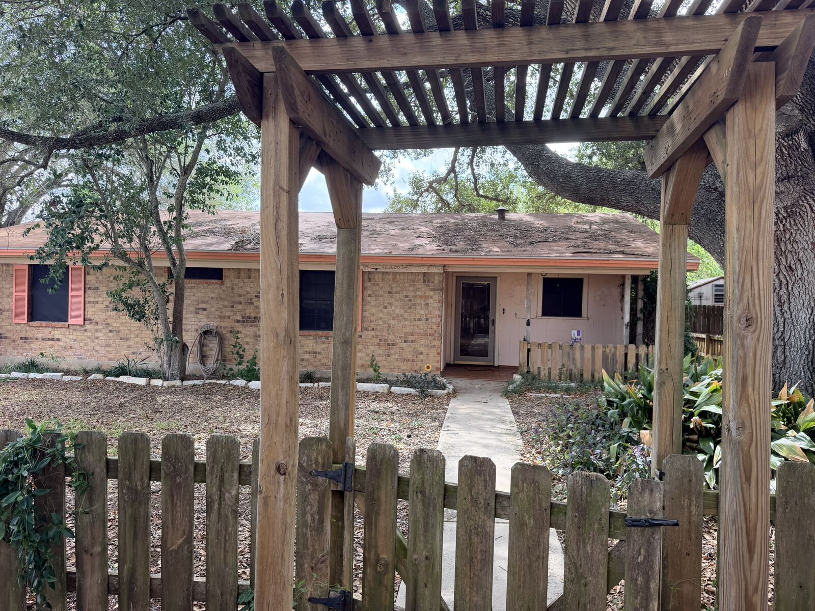Property Photo: 220 Parkview Drive TX 78648