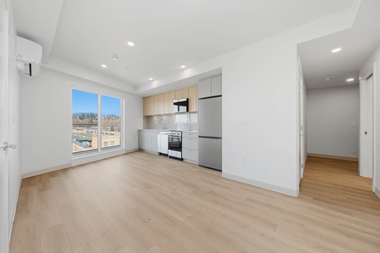 Property Photo:  1529 Oxford 518  BC V7J 0G2 