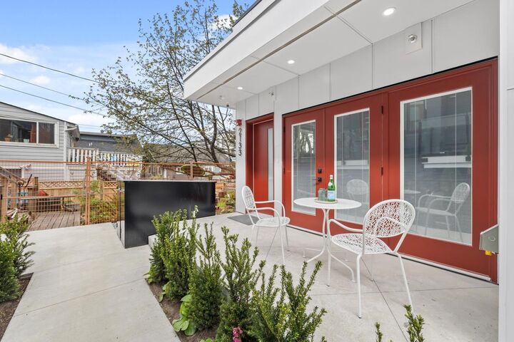 Property Photo:  2137 E Pender Street 102  BC V5L 1X3 