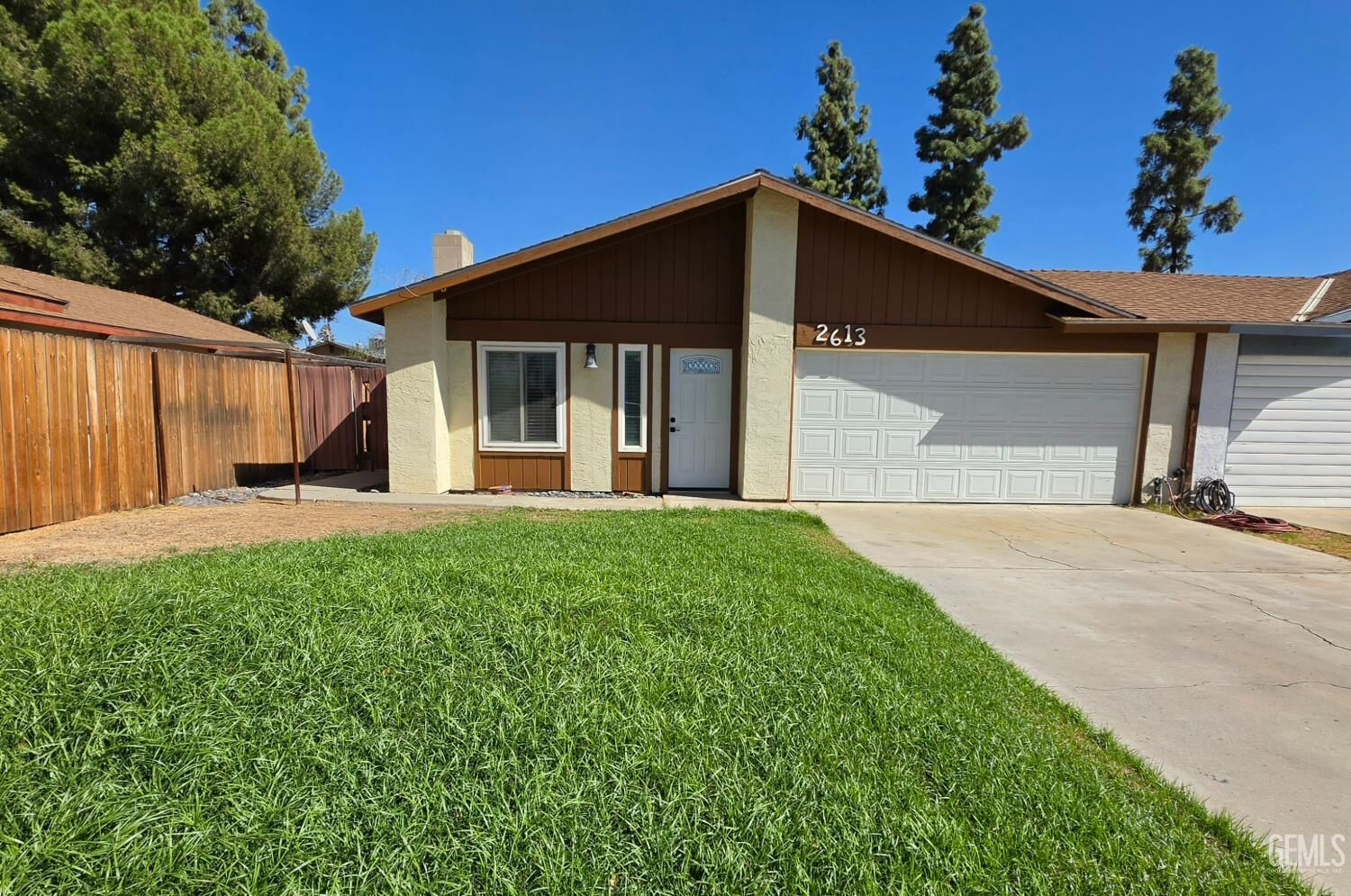 Property Photo: 2613 Eissler Court CA 93306