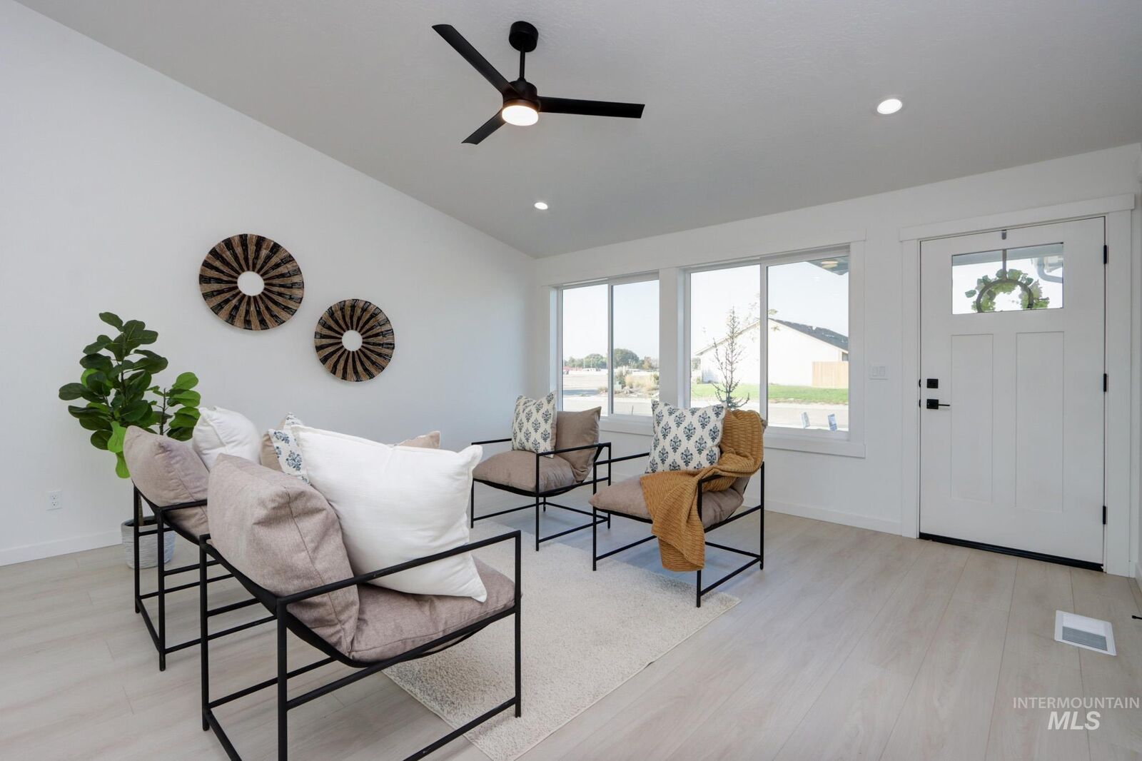Property Photo: 805 N 4th St OR 97914