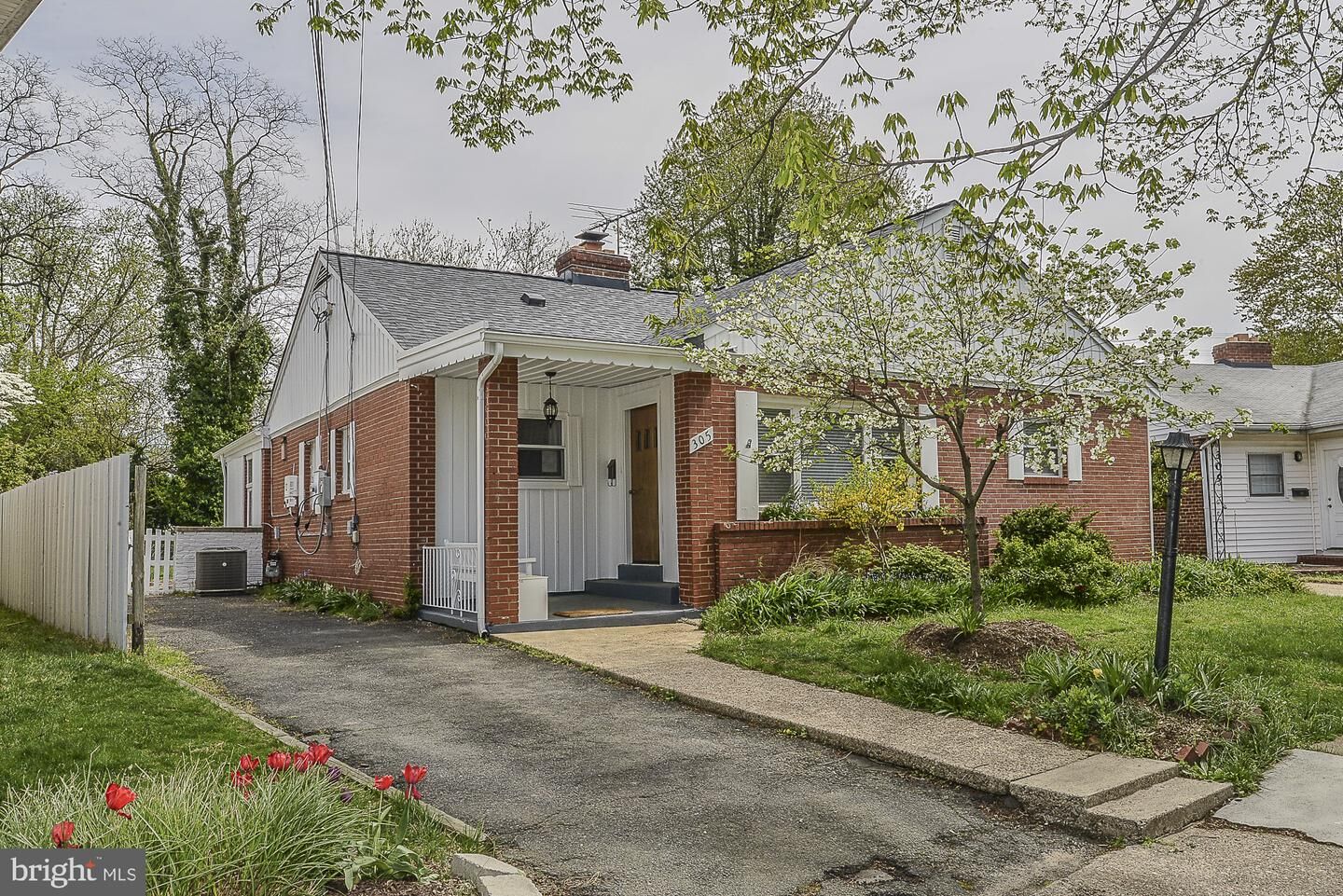 Property Photo:  305 S Fenwick Street  VA 22204 