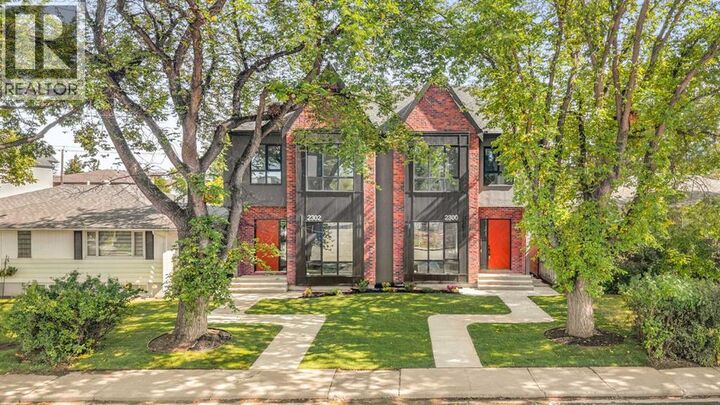 Property Photo:  2302 6 Street Northeast  AB T2E 3Z1 