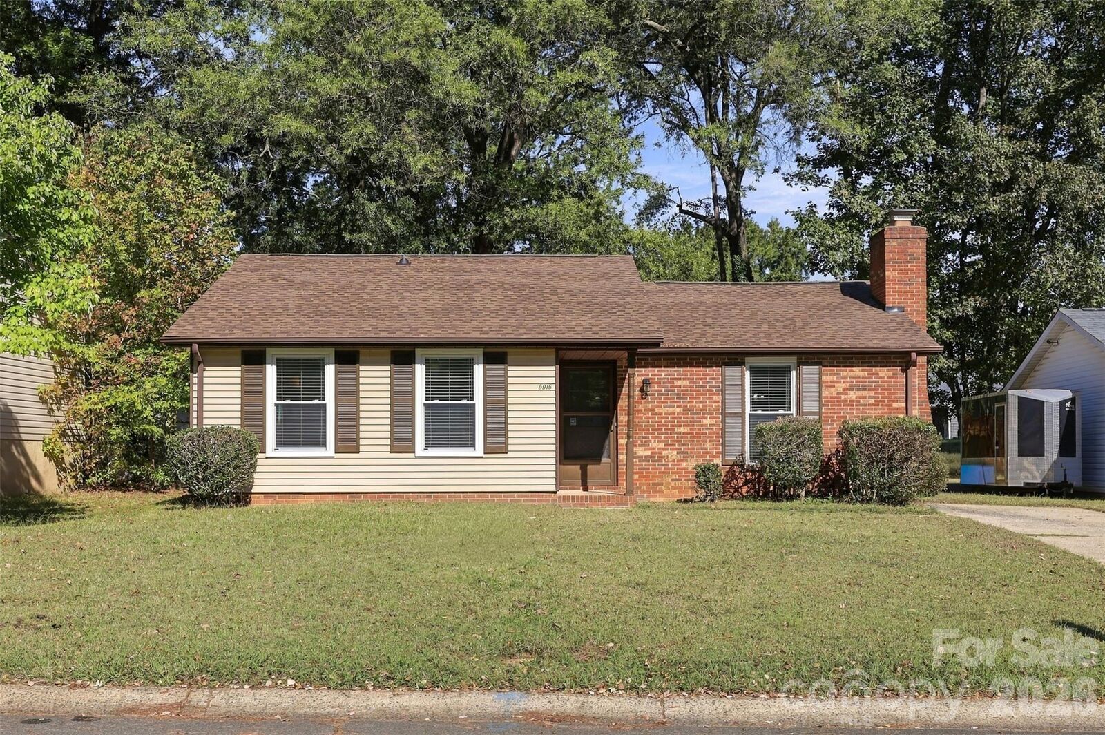 Property Photo:  5915 Sunset Chase Lane  NC 28212 