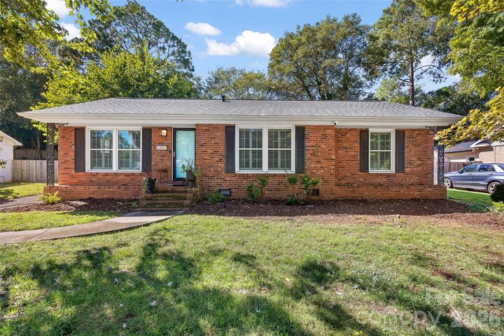 Property Photo: 5908 Brookhaven Road NC 28210