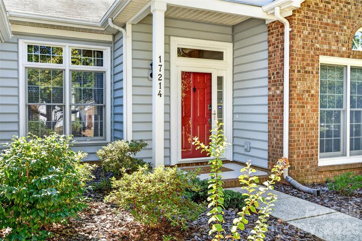Property Photo: 17214 Chardonnay Court NC 28031