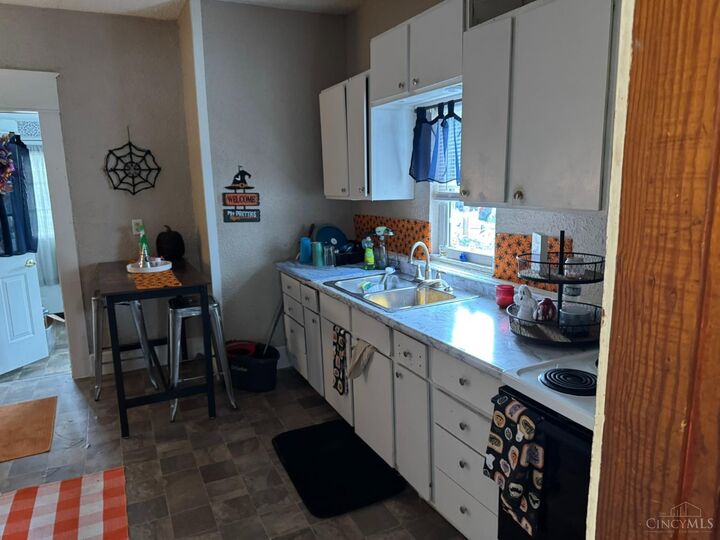 Property Photo: 814 Elwood Street OH 45042