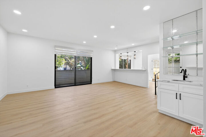 Property Photo:  1754 11th St, Unit 101  CA 90404 