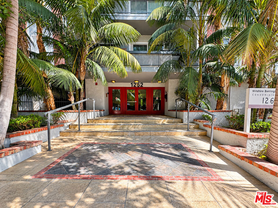 Property Photo:  1262 S Barrington Ave, Unit 304  CA 90025 