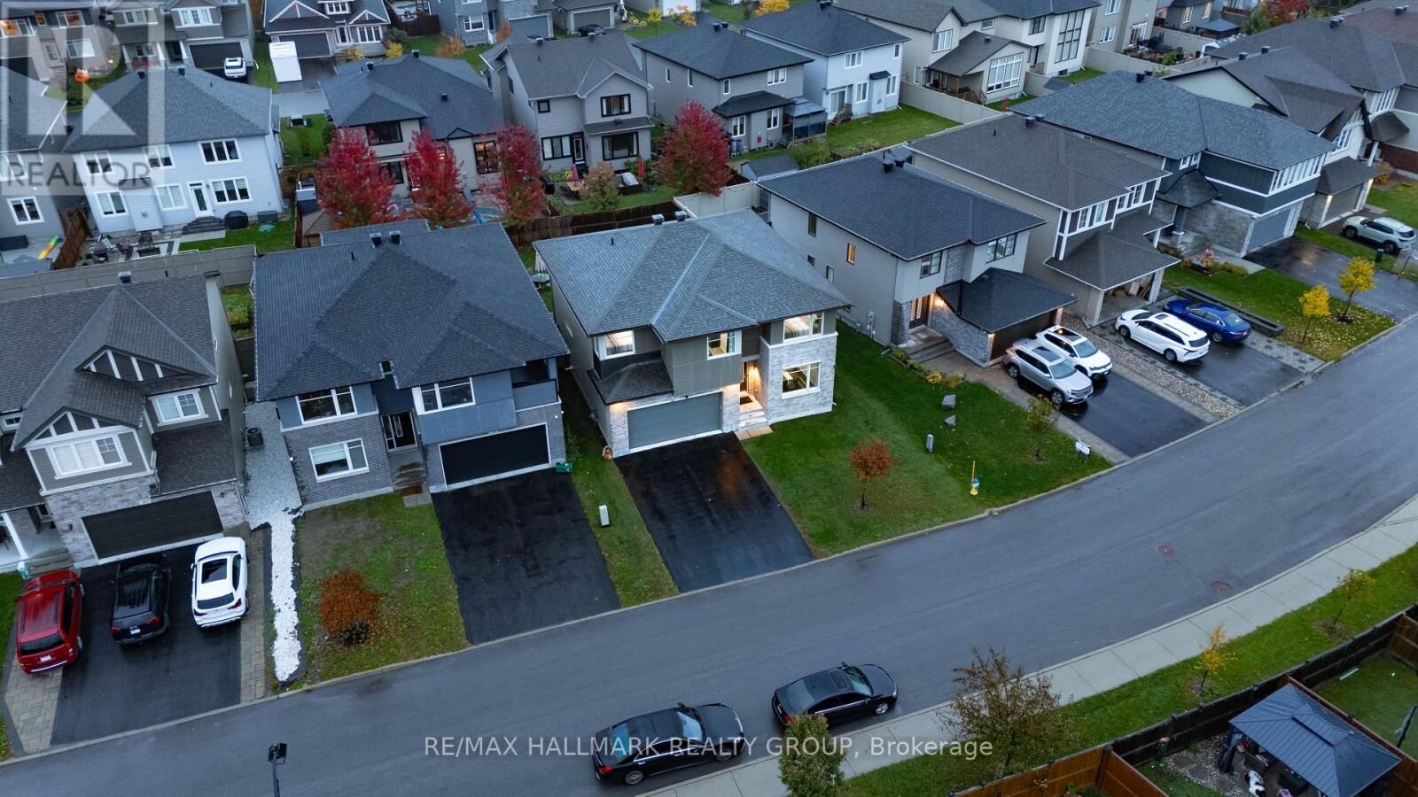 Property Photo:  305 Oxer Place South  ON K2V 0C6 