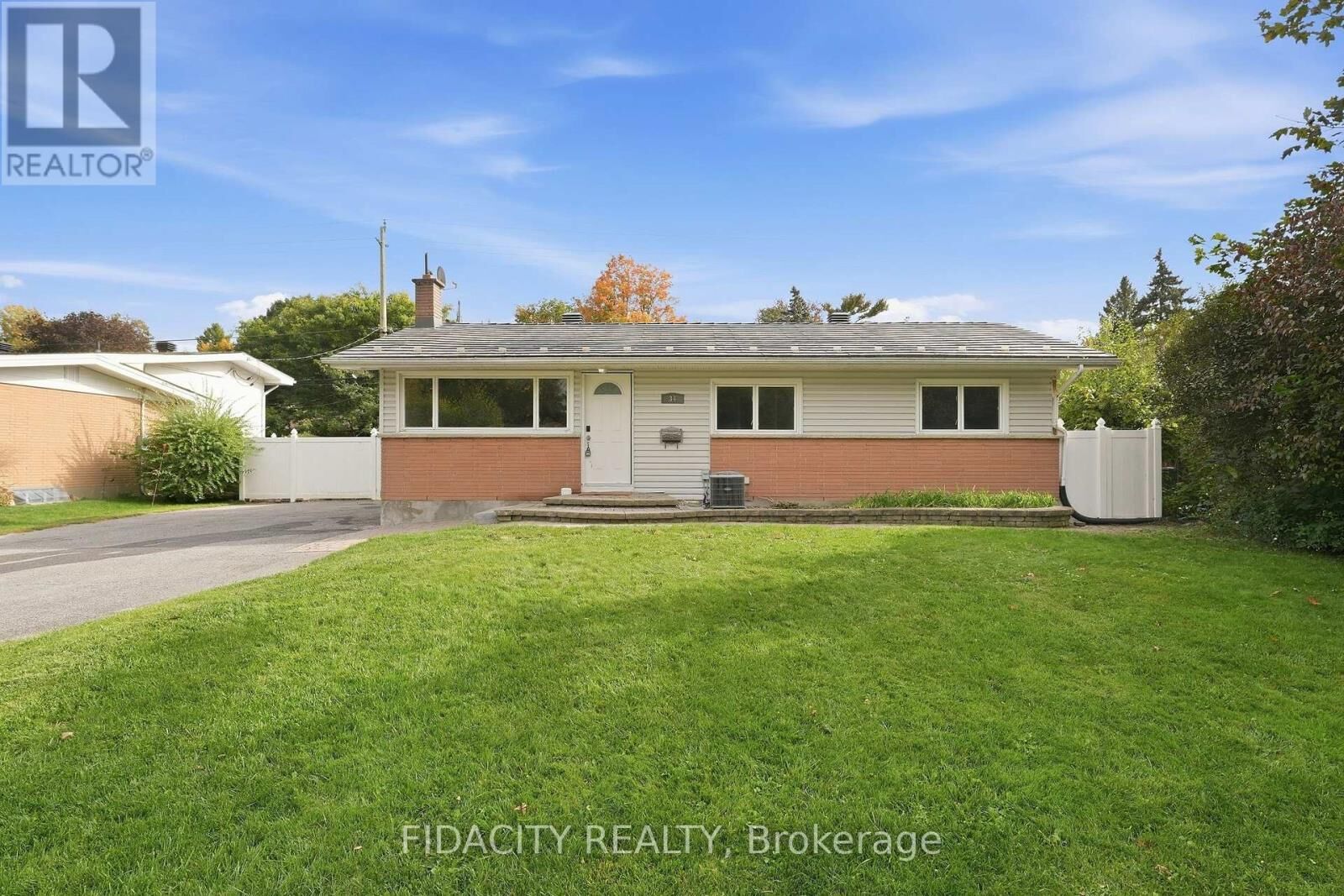 Property Photo:  34 Stinson Avenue  ON K2H 6N3 