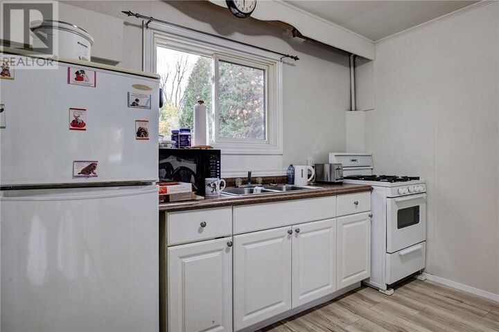 Property Photo:  1941 Keen  ON P3B 1Y6 
