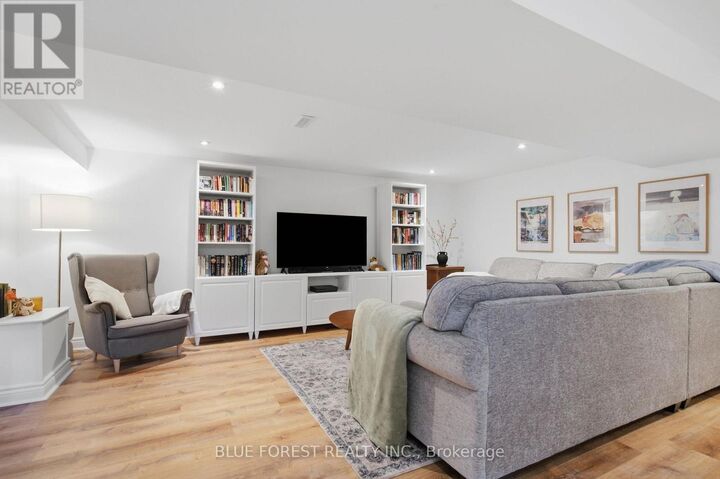 Property Photo:  114 Hearthside Place  ON N5V 3N1 