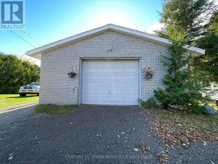 Property Photo:  401 Lakeview Avenue South  ON P0J 1R0 