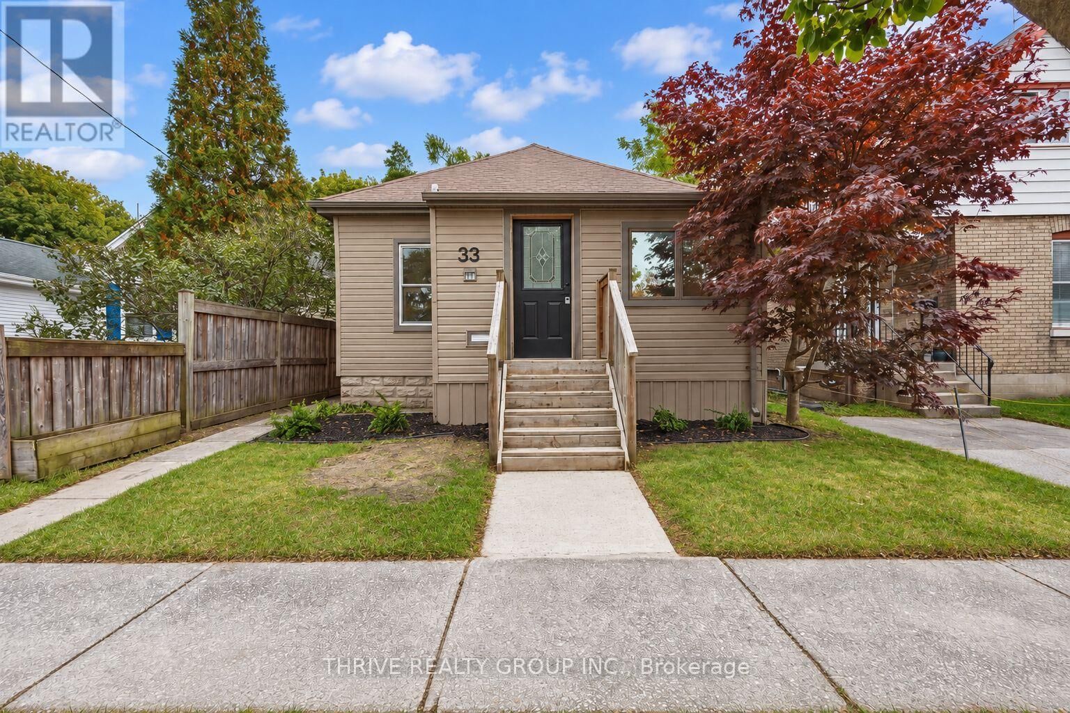 Property Photo:  33 Glenwood Avenue East  ON N5Z 2P7 