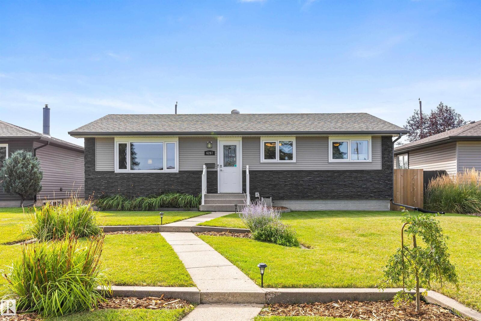 Property Photo:  6207 85 Avenue NW  AB T6B 0J4 
