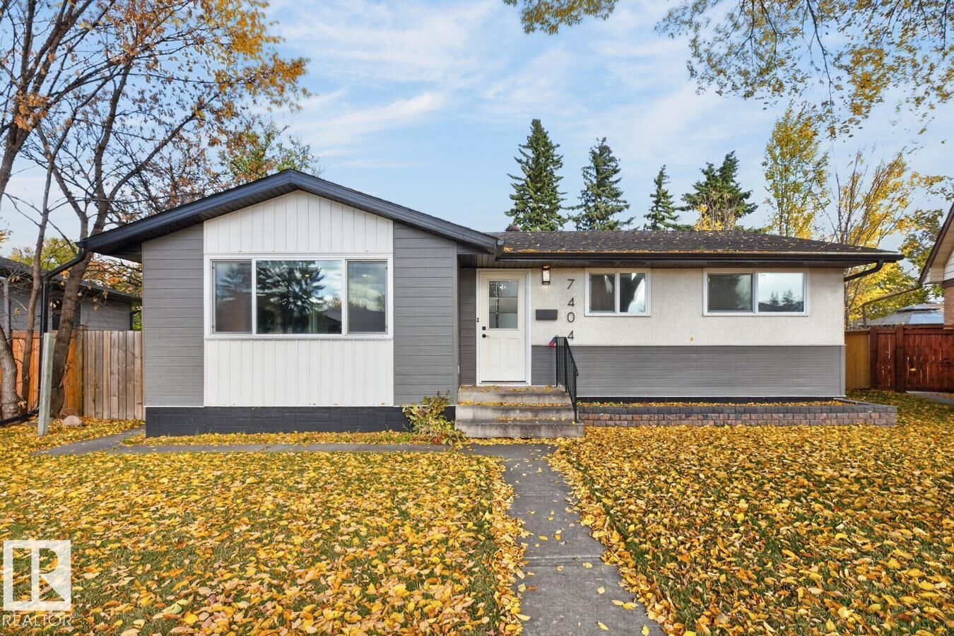 Property Photo:  7404 92 Avenue NW  AB T6B 6B0 