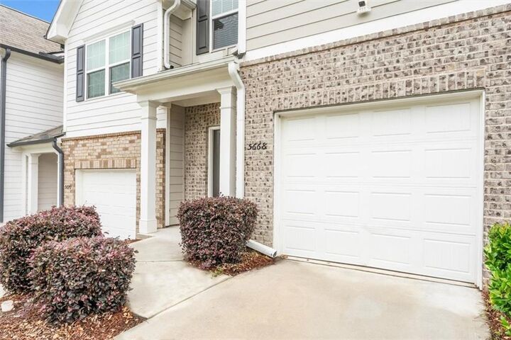 Property Photo: 5668 Union Pointe Drive GA 30291
