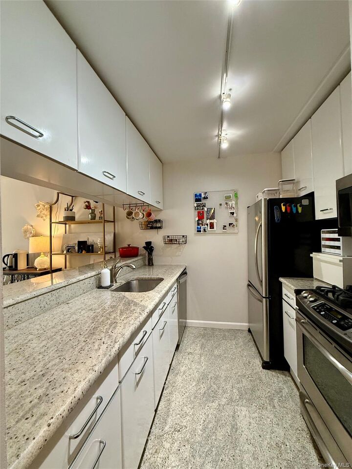 Property Photo:  4 Martine Avenue 203  NY 10606 