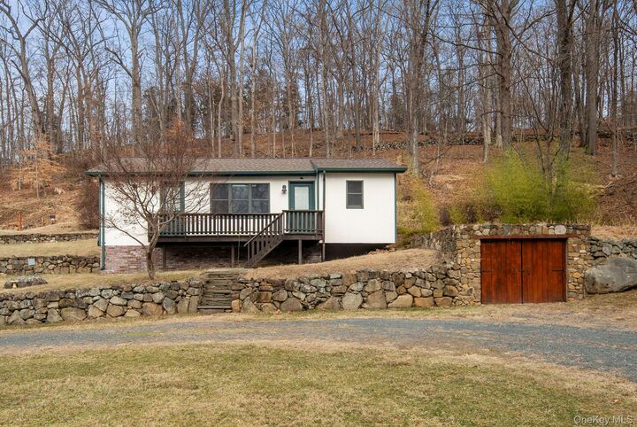 Property Photo:  689 S Mountain Road Cottage  NY 10956 