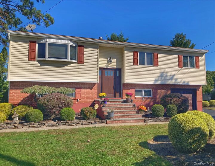 Property Photo:  5 Gurnee Drive  NY 10980 