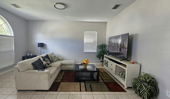 Property Photo: 5450 Los Palma Vista Drive FL 32837