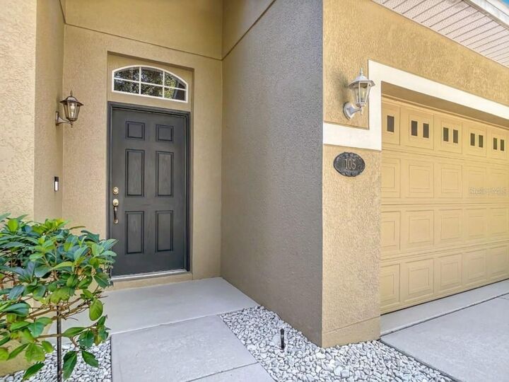 Property Photo: 105 Ridgeway FL 32724