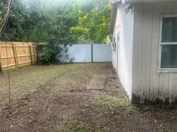 Property Photo:  1713 NE Lambright Street  FL 33610 