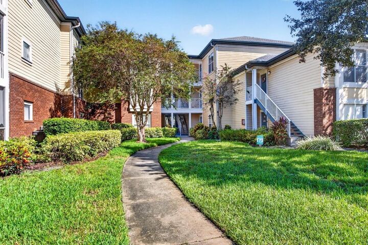 Property Photo: 4211 Chatham Oak Court 111 FL 33624