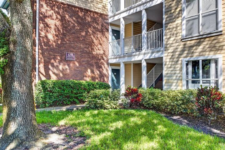 Property Photo:  4211 Chatham Oak Court 111  FL 33624 