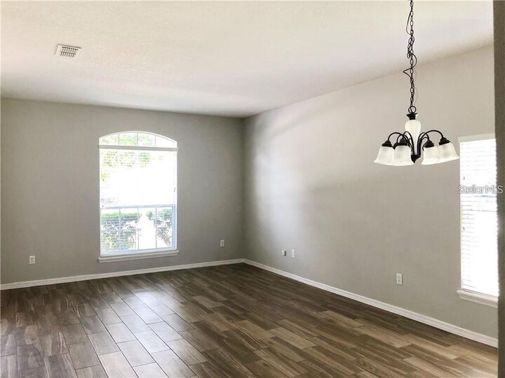 Property Photo: 112 Belgain Way FL 32773