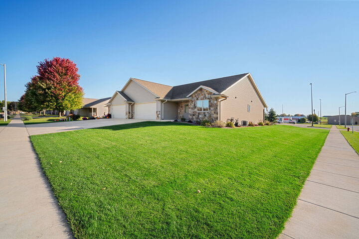 Property Photo:  300 Clover Ln  WI 53048 