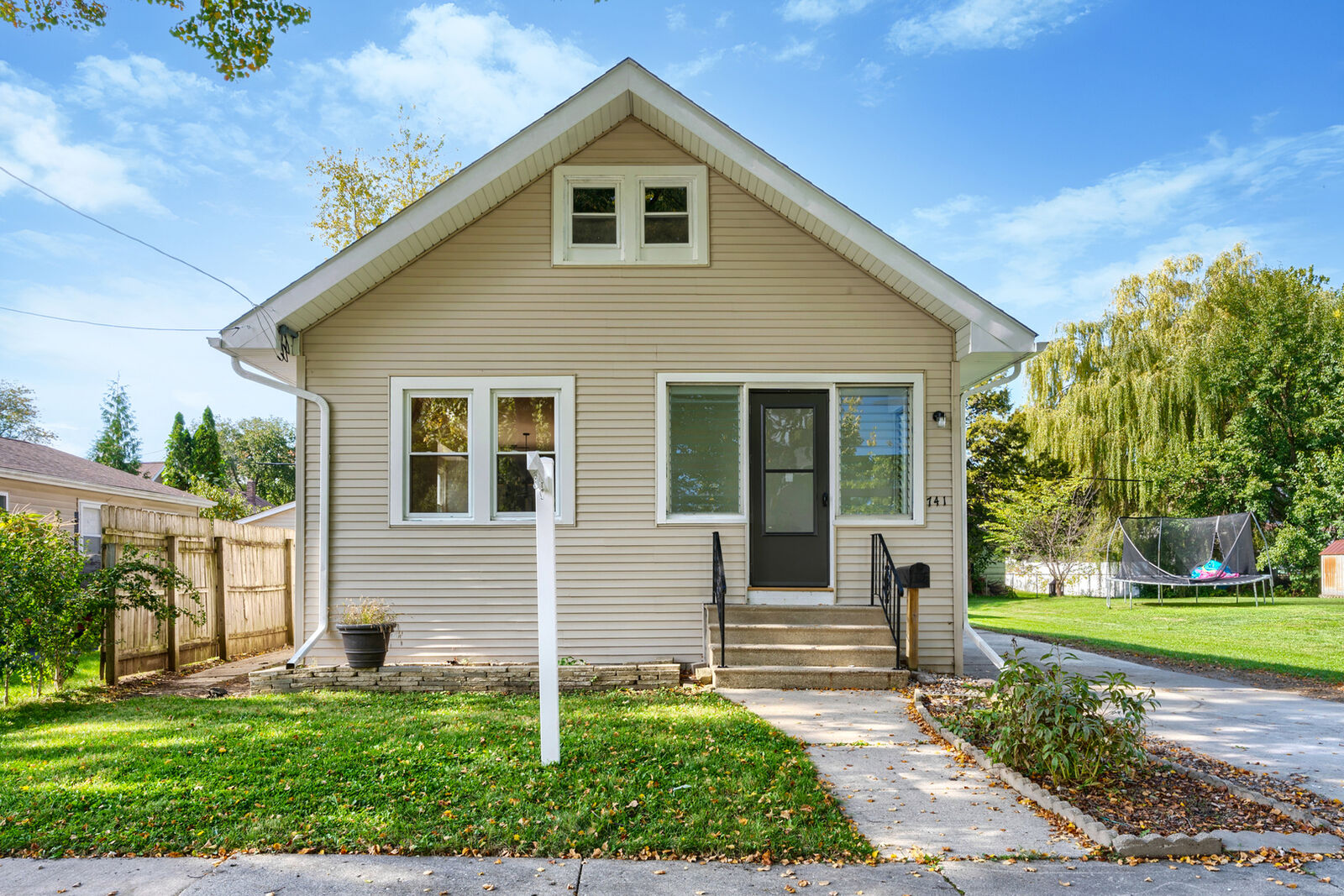 Property Photo: 741 Hinman Street IL 60505