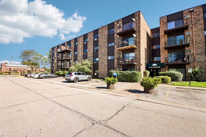 Property Photo: 8970 N Parkside Avenue 304 IL 60016