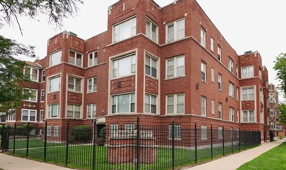 Property Photo:  1940 E 72nd Place 1st  IL 60649 