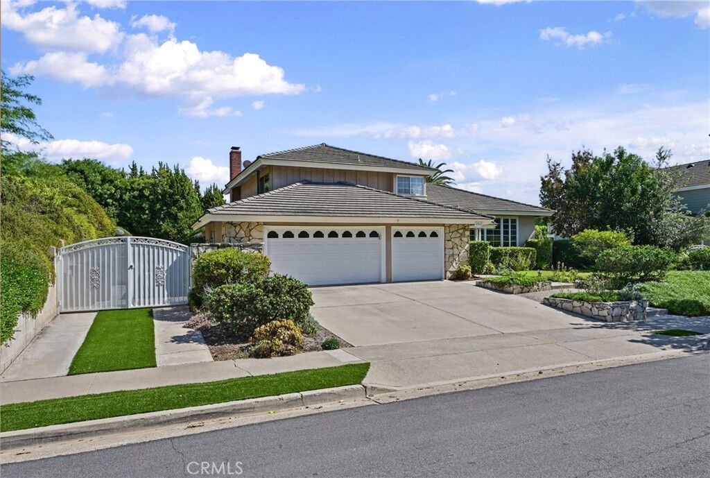Property Photo: 5062 W Knoll Drive CA 92886