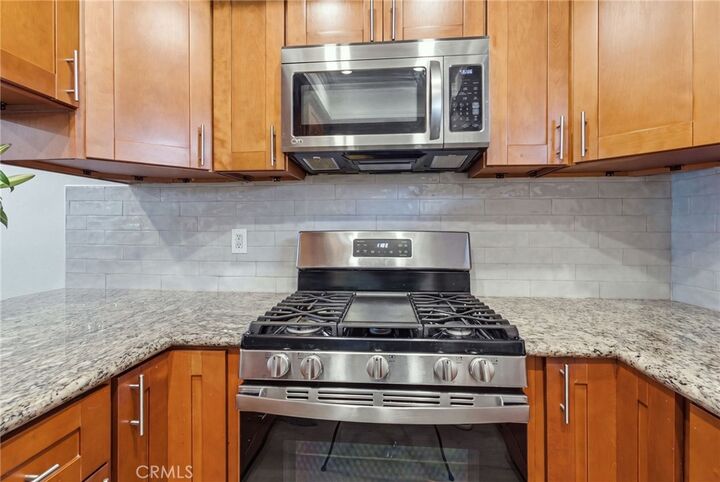 Property Photo:  729 S Hobart Boulevard 11  CA 90005 