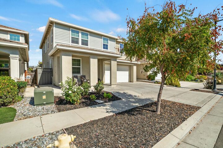 Property Photo:  945 Mendocino Ct  CA 95330 
