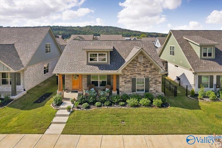 Property Photo:  1607 Calistoga Circle NE  AL 35811 