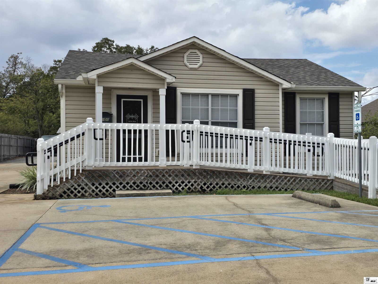 Property Photo:  905 Warren Drive  LA 71291 