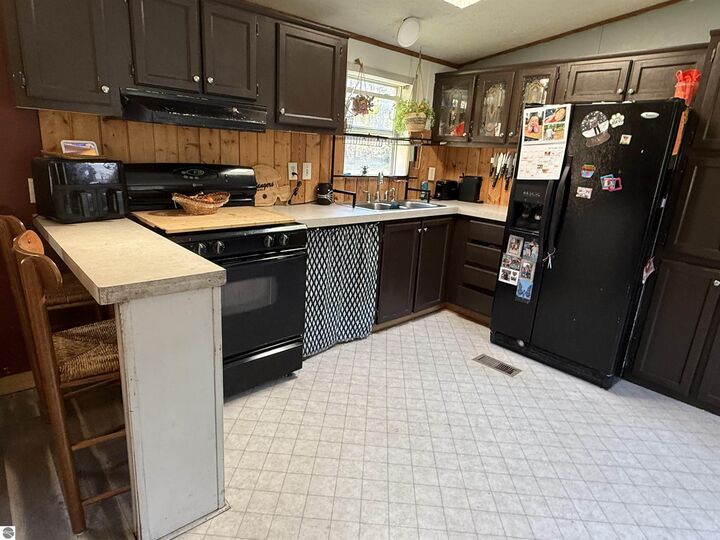 Property Photo: 9899 E 18 1/2 Road MI 49663