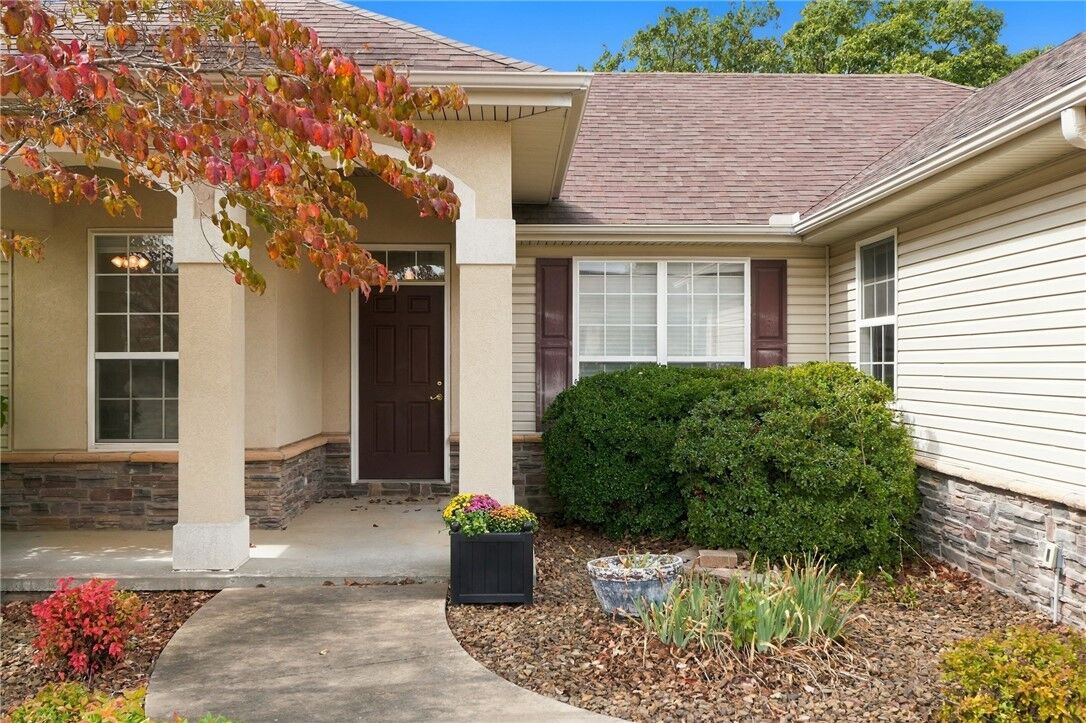 Property Photo:  2 Penny Lane  AR 72714 