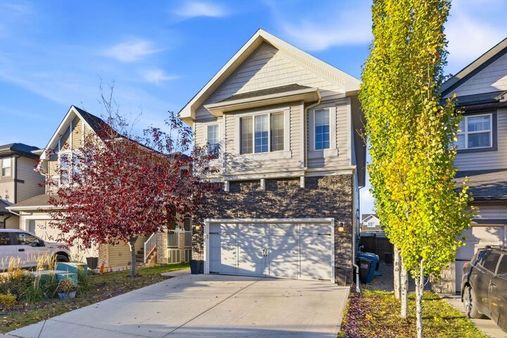 Property Photo:  411 Hillcrest Circle SW  AB T4B 4B2 