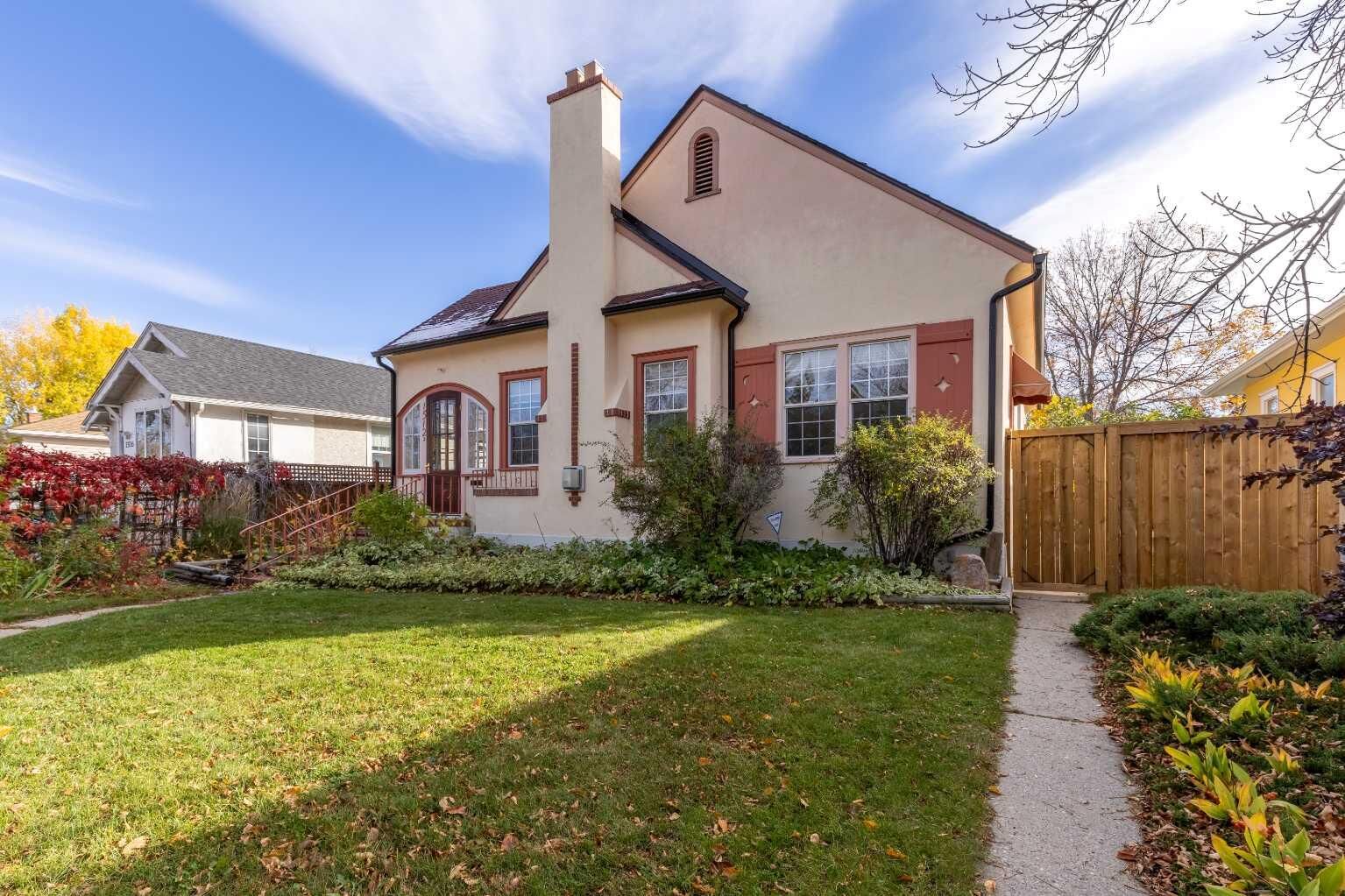 Property Photo:  1512 6 Avenue S  AB T1J 1B1 
