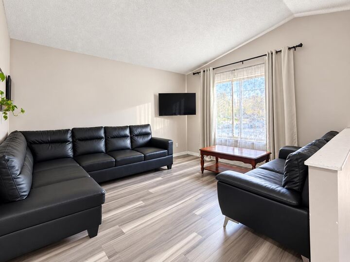 Property Photo:  76 Martinbrook Link NE  AB T3J 3N9 