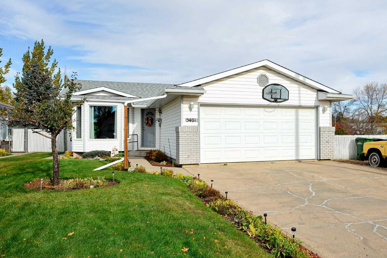 Property Photo:  5401 65 Street  AB T4V 4L8 