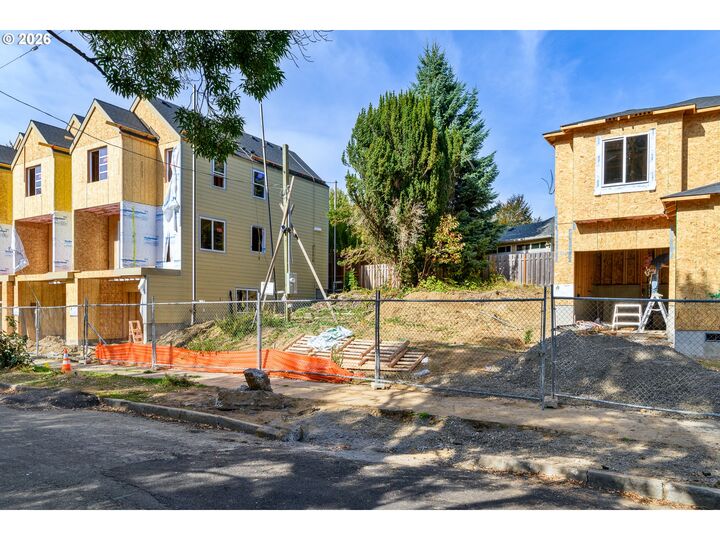 Property Photo:  SE Waverleigh Blvd  OR 97202 